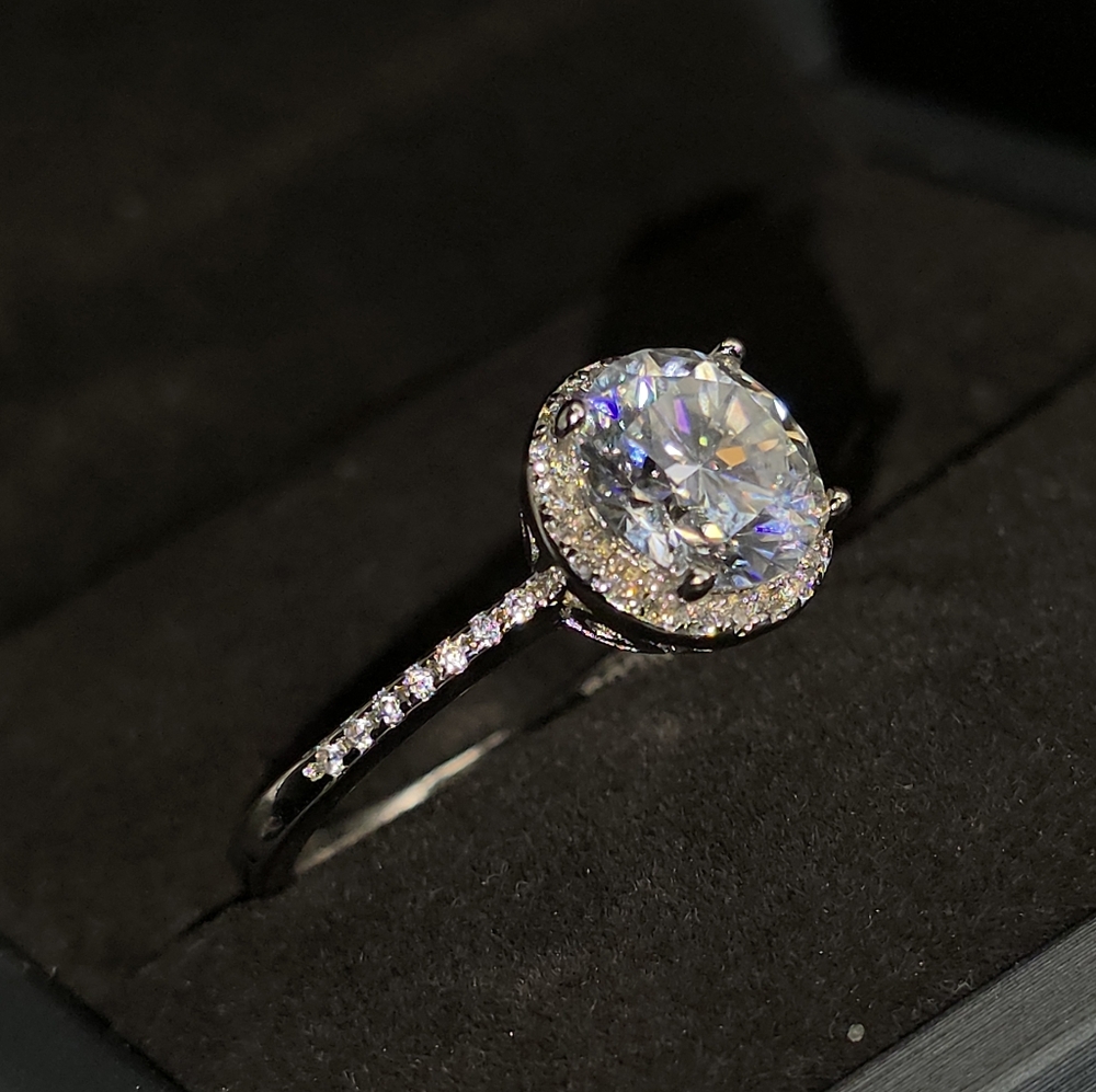 🌟 2ct Moissanite Round Brilliant Halo Ring. Gold plated over S925.